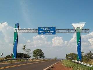 Portal de entrada de Camapuã que fica a 133 quilômetros de Campo Grande. (Foto: Prefeitura Municipal) 