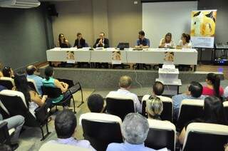 Audiência pública sobre o parto humanizado, realizada na sede do Ministério Público em Dourados (Foto: Eliel Oliveira)
