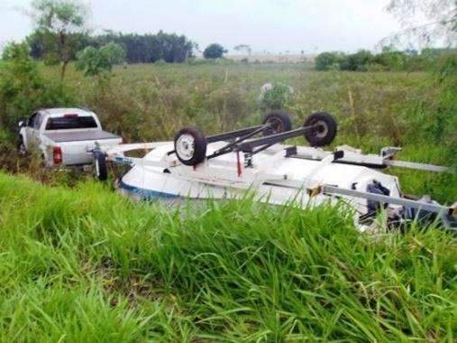 Eixo quebra, condutor perde o controle e S-10 sai da pista na MS-276