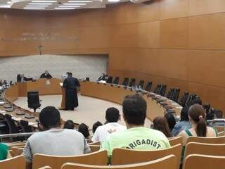 Advogado Márcio Souza de Almeida durante sua fala na sessão da 2ª Câmara Criminal (Foto: Geisy Garnes)