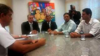Governador se reuniu com Movimento após reintegração de posse na Úsina de Quebra Coco. (Foto; Divulgação/MST-MS)