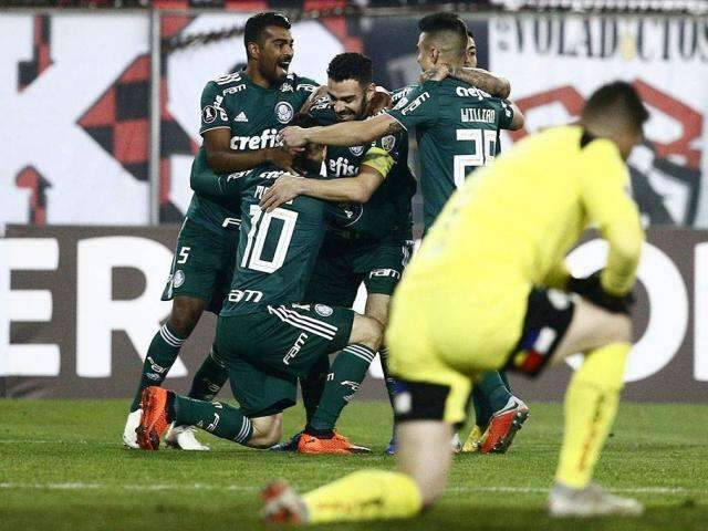 Palmeiras domina partida, faz 2 a 0 no Colo-Colo e fica mais perto da semifinal 