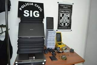 Além dos tablets e notebooks, foram recuperados vários outros produtos eletrônicos. (Foto: Emerson Dantas/Jornal da Nova)