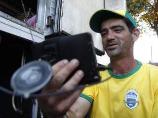 Rogério Vicenti queria estar com a família no PR, mas o jeito foi acompanhar o jogo pelo GPS. (Foto: Cleber Gellio)