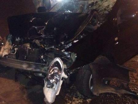 Carro bate em moto e professor fica ferido no avenida no Oct&aacute;vio P&eacute;cora