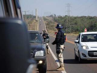 Policiais do setor administrativo foram escalados para policiamento nas rodovias (Foto: Arquivo/ Campo Grande News)