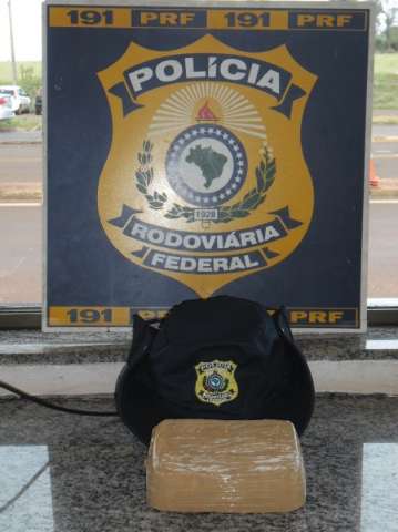 Homem &eacute; preso com por&ccedil;&otilde;es de crack na BR-463