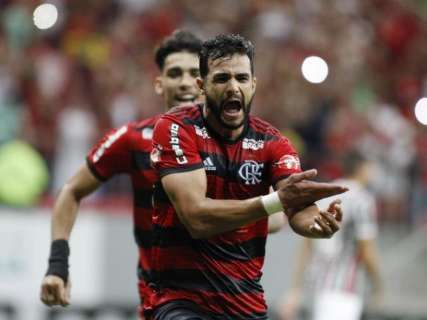 Flamengo faz 2 a 0 no Fluminense e se mantém líder do Brasileirão 