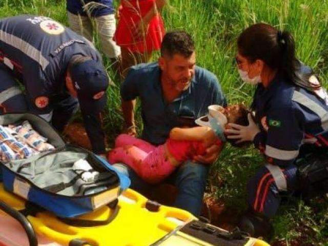 Acidente entre carro e moto deixa m&atilde;e e filha feridas no bairro Buriti
