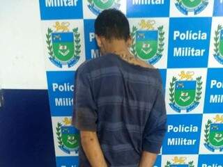 Suspeito foi preso dentro do restaurante na Vila Glória. (Foto: Divulgação/Polícia Militar)