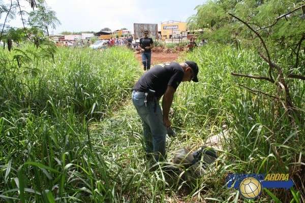 Mulher &eacute; encontrada morta com 9 facadas em matagal 
