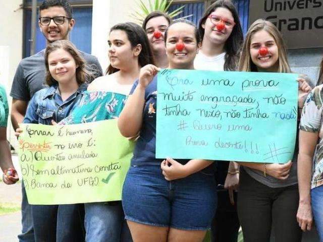 Erros em quest&otilde;es da UFGD provocam revolta de alunos e professores