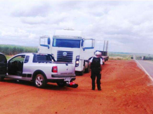 Dupla é presa após roubar carreta e manter motorista refém na BR 163