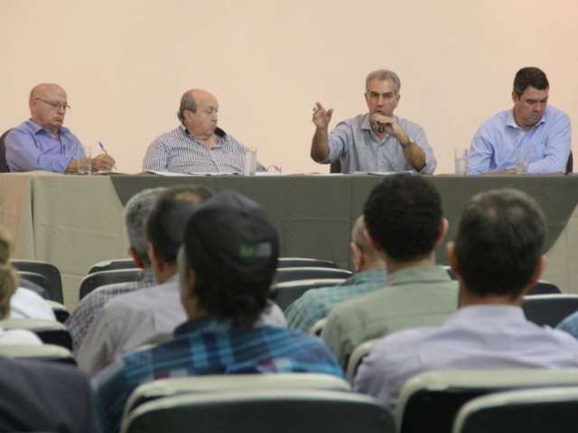 Em reuni&atilde;o com produtores rurais, Reinaldo se defende de den&uacute;ncias