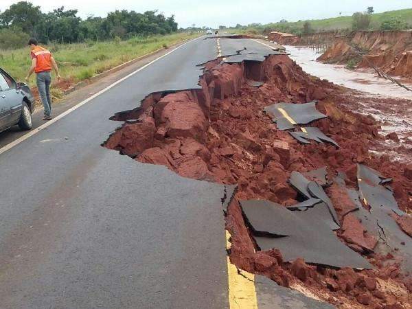 Com asfalto &#039;derretendo&#039;, governo ter&aacute; de reconstruir 94 km de rodovia