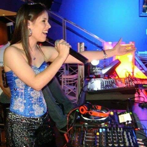 Bernal leva cantora ao Programa do Ratinho e vira goza&ccedil;&atilde;o no Facebook