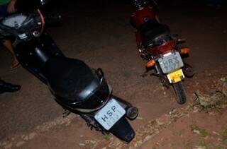 Motocicletas envolvidas no acidente. (Foto: Ivinotícias)