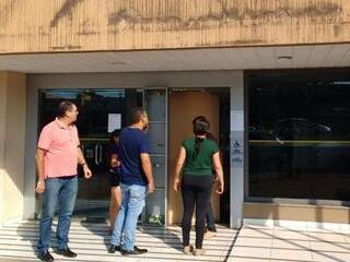 Na Mato Grosso, clientes se depararam com agência totalmente fechada. (Foto: André Bittar)