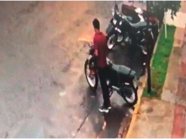 Flagrado em v&iacute;deo furtando moto na Capital &eacute; preso em Cassil&acirc;ndia