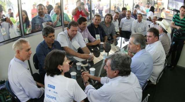 Governador garante apoio e parceria com os munic&iacute;pios da regi&atilde;o de Tr&ecirc;s Lagoas