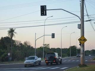 Semáforos vão ajudar a coibir também conversões proibidas. (Foto: Vanessa Tamires)