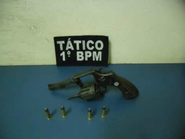 Jovem &eacute; preso ap&oacute;s comprar arma para vingar morte do irm&atilde;o