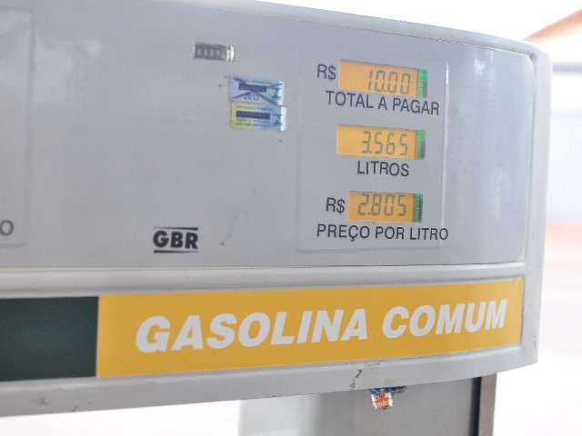 Com reajuste &agrave; vista, gasolina deve chegar aos R$ 3 por litro na Capital