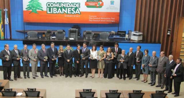 Em dia especial, comunidade libanesa recebe homenagem da Assembleia