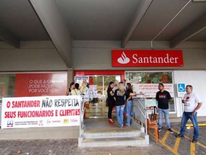 Bancários aderem a protesto nacional e "fecham" 3 agências do Santander