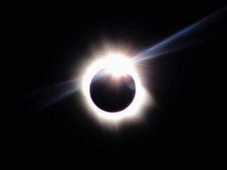 Eclipe solar; fenômeno pode ser acompanhado pela internet (Foto: Divulgação)