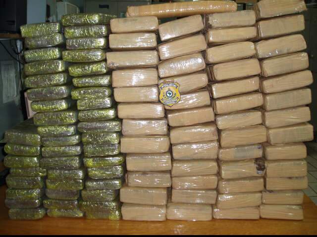  Ap&oacute;s persegui&ccedil;&atilde;o, PRF apreende 143 quilos de maconha