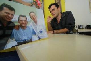 Na foto, Dagmar, Guiomar e o médico que o acompanha em Barretos (Foto: André Bittar)