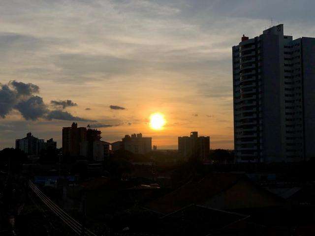 Sol volta a aparecer, mas dia ser&aacute; de chuvas isoladas e calor de 31&deg;C