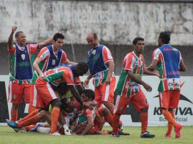 Jacar&eacute; n&atilde;o poupa ningu&eacute;m contra a Portuguesa e para garantir o 2&ordm; jogo