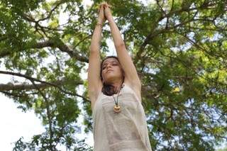 Natália encontrou na yoga e na meditação um escape para a ansiedade (Foto: Kimberly Teodoro)