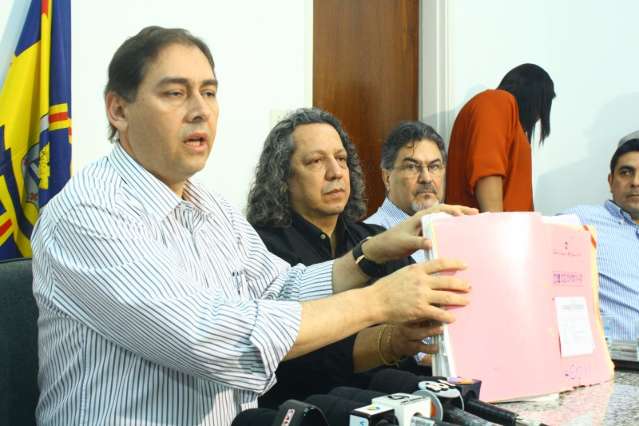 Prefeito ri do conselho de governador para procurar m&eacute;dico psiquiatra
