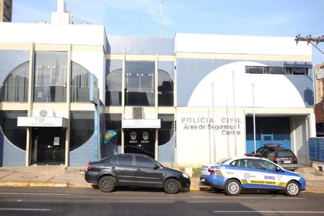 Ladr&atilde;o leva dinheiro de caixa e ainda assalta clientes em farm&aacute;cia