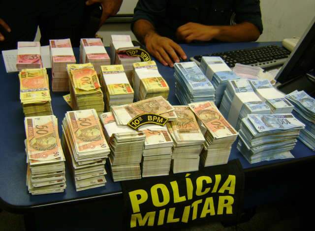  Pol&iacute;cia apreende mais de R$ 1 milh&atilde;o em notas falsas