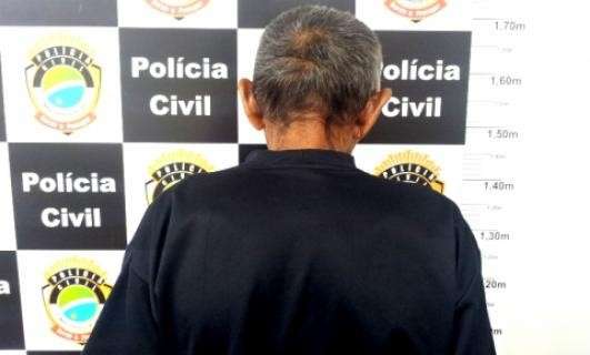 Homem de 80 anos &eacute; preso suspeito de estuprar a enteada de 9 anos em Navira&iacute;