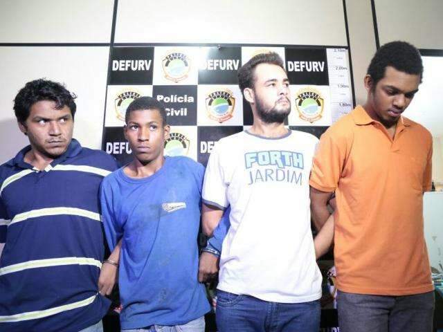 Quadrilha aliciava adolescentes para roubar carros a mando de detento 