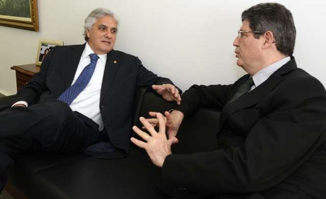 Delc&iacute;dio discute com ministro desonera&ccedil;&atilde;o e pacto federativo