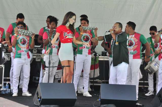Mesmo em “esquenta” de Carnaval, para festa bombar por aqui tem de ter famosos?