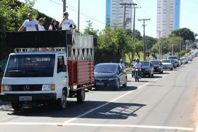 Em carreata, ativistas Telexfree se dizem do "marketing multin&iacute;vel"