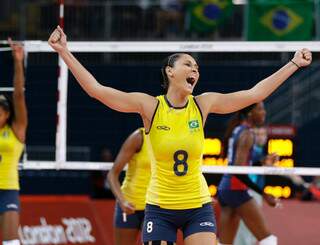 Jaqueline comemora vitória do Brasil. (Foto:AP Photo/Chris O&#039;Meara)