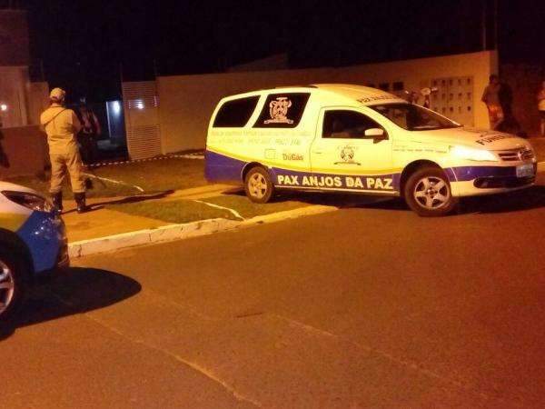 Crian&ccedil;a morreu atropelada enquanto mulher abria port&atilde;o de condom&iacute;nio 