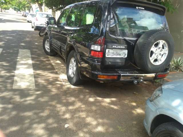 Motorista para sobre faixa de pedestre e em frente a escola no Amambai