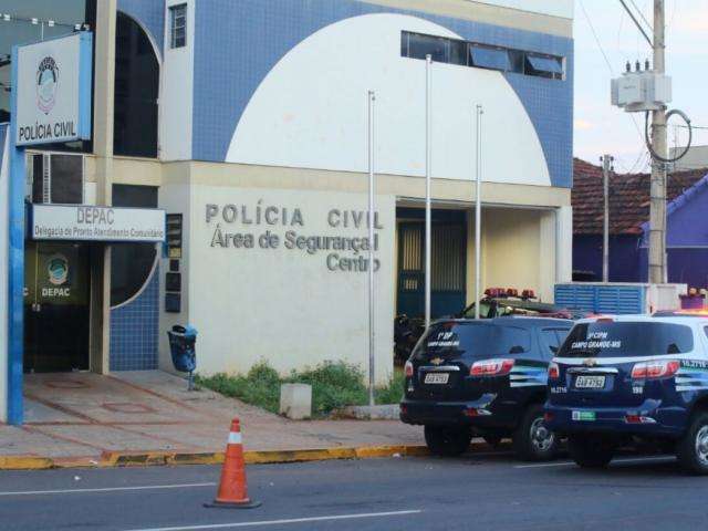 Adolescentes s&atilde;o apreendidos em carro roubado ap&oacute;s persegui&ccedil;&atilde;o