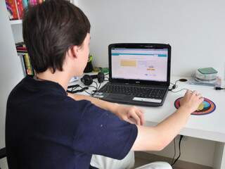 Levantamento da FGV aponta que 30,72% dos domicílios em MS têm computador com acesso à internet. (Foto: Fernando Dias)