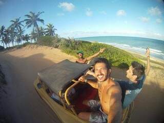 Gastando pouco e fazendo amizades, amigos viajam pelo litoral brasileiro