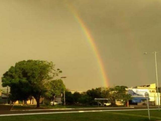 Chuva refresca tarde de sexta-feira e frente fria chega no domingo